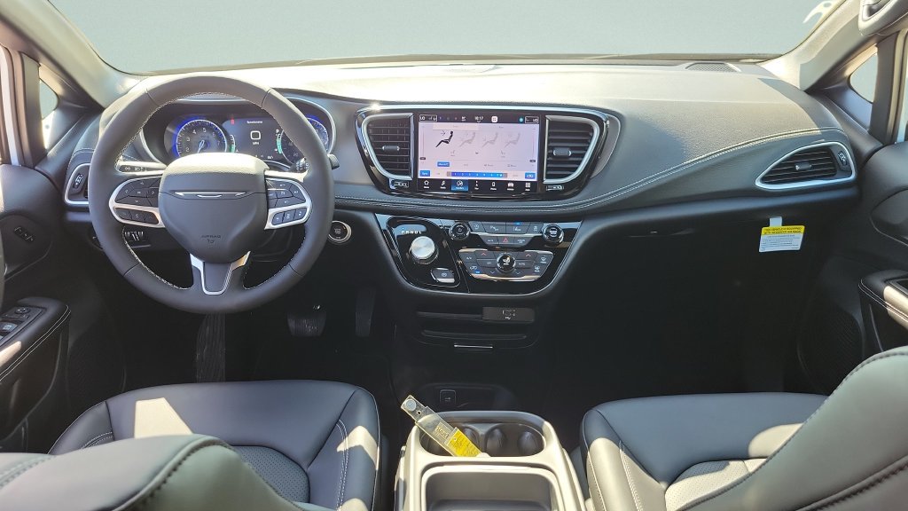 New 2027 Chrysler Pacifica Select w/ Family Tech Group FWD image 11