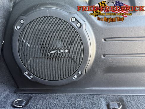 Used 2022 Jeep Wrangler Unlimited Sahara w/ LED Lighting Group AWD/4WD image 8
