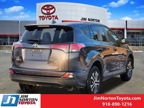 Used 2018 Toyota RAV4 LE image 6