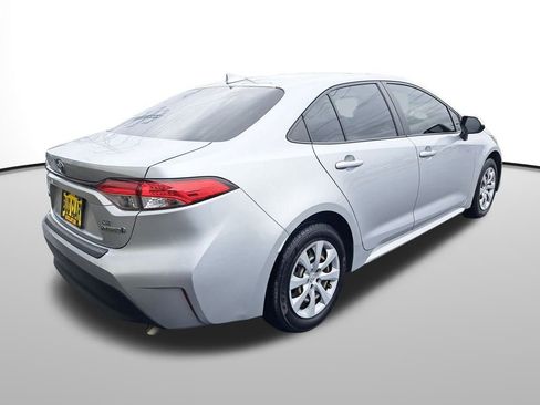 Used 2023 Toyota Corolla LE image 6