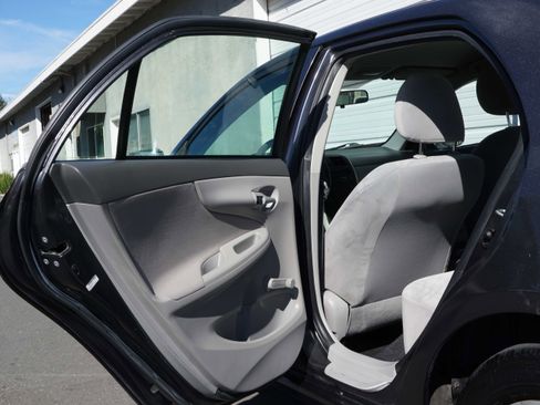 Used 2009 Toyota Corolla SEDAN 4D image 24