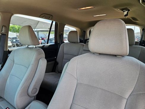 Used 2018 Honda Pilot EX image 9