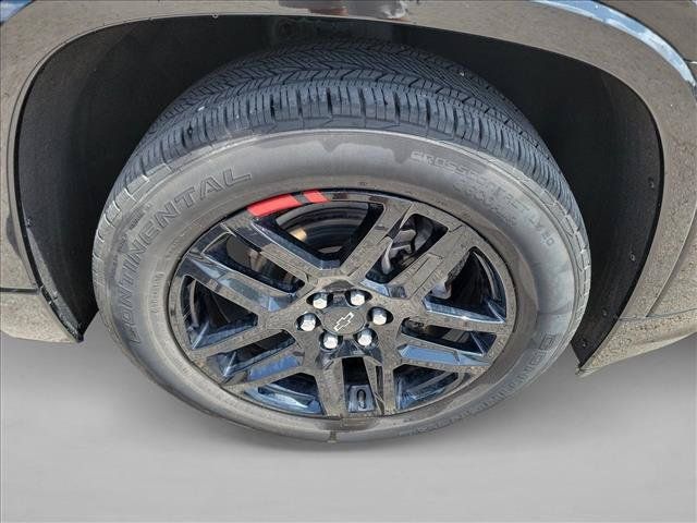 Used 2023 Chevrolet Traverse Premier w/ Redline Edition FWD image 10
