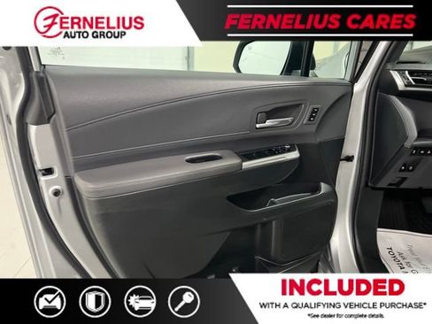 Used 2023 Toyota Sienna XSE AWD/4WD image 6