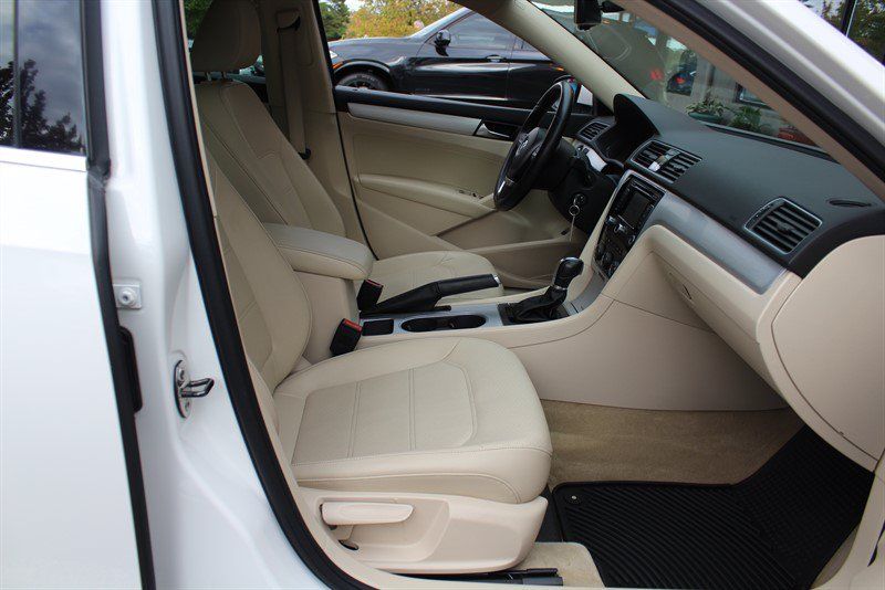 Used 2013 Volkswagen Passat 2.5 SE FWD image 21