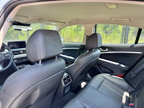 Used 2025 Genesis G70 2.5T image 20