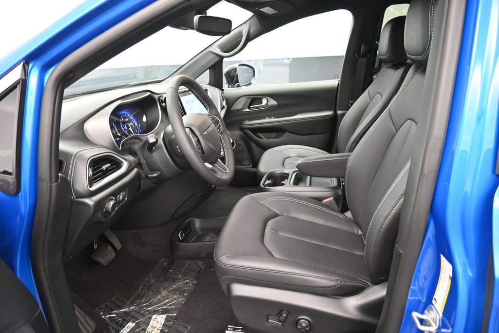 New 2027 Chrysler Pacifica Select w/ Family Tech Group FWD image 10