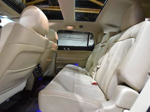 Used 2019 Lincoln MKT AWD image 36