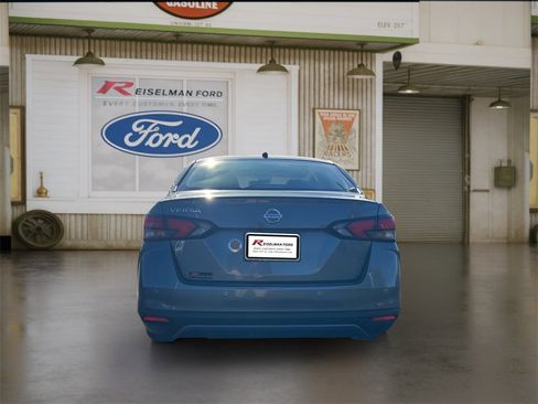 Used 2022 Nissan Versa S image 5