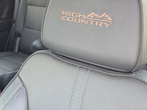 Used 2025 Chevrolet Tahoe High Country AWD/4WD image 16