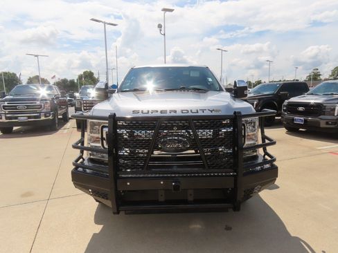 Used 2021 Ford F250 XLT w/ XLT Premium Package AWD/4WD image 5