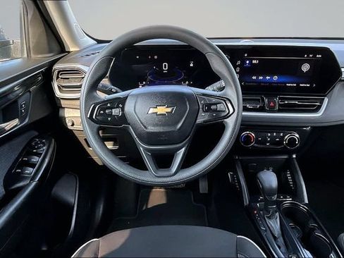 Used 2025 Chevrolet TrailBlazer LT AWD/4WD image 8