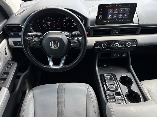 Used 2025 Honda Pilot Touring image 13