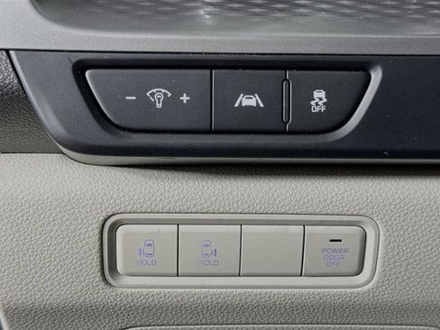 Certified 2024 Kia Carnival LX image 10