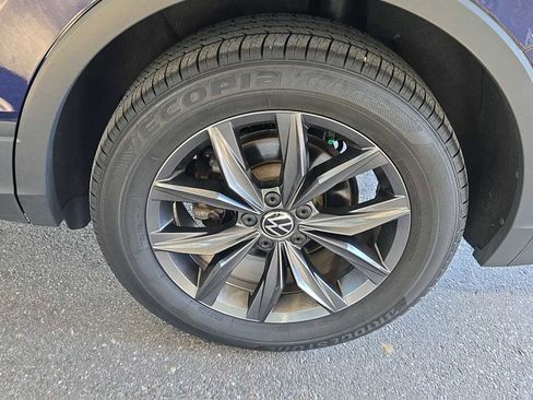 Used 2023 Volkswagen Tiguan SE w/ Panoramic Sunroof Package image 14