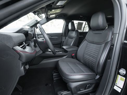 Used 2025 Ford Explorer ST-Line w/ ST-Line Street Pack image 16