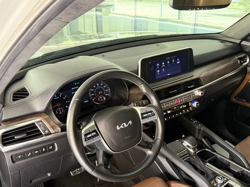 Used 2022 Kia Telluride SX w/ SX Prestige Package image 4
