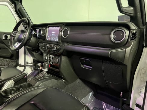 Used 2022 Jeep Wrangler Unlimited Sahara w/ Cold Weather Group image 26