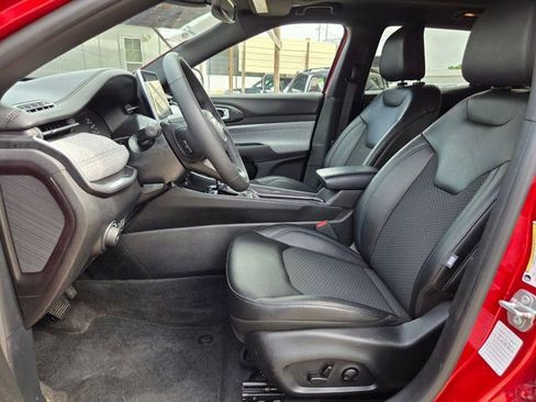 Used 2025 Jeep Compass Latitude w/ Sun & Sound Group image 23