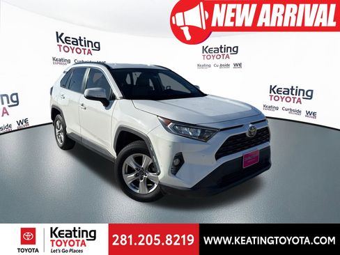 Used 2021 Toyota RAV4 XLE image 1