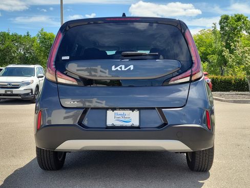 Used 2023 Kia Soul LX w/ LX Technology Package image 5