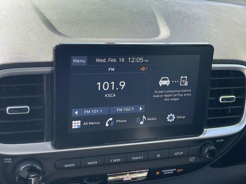 Certified 2025 Hyundai Venue SE image 12