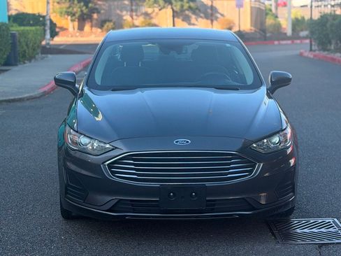 Used 2019 Ford Fusion SE FWD image 3