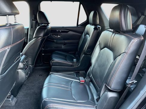 Used 2025 Honda Pilot TrailSport image 24