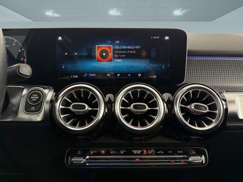 Used 2021 Mercedes-Benz GLB 250 4MATIC image 29