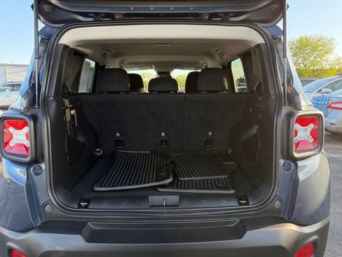 Used 2023 Jeep Renegade Latitude AWD/4WD image 23