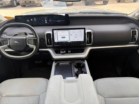 Used 2025 Ford Expedition Max Platinum w/ Driver's Package AWD/4WD image 12