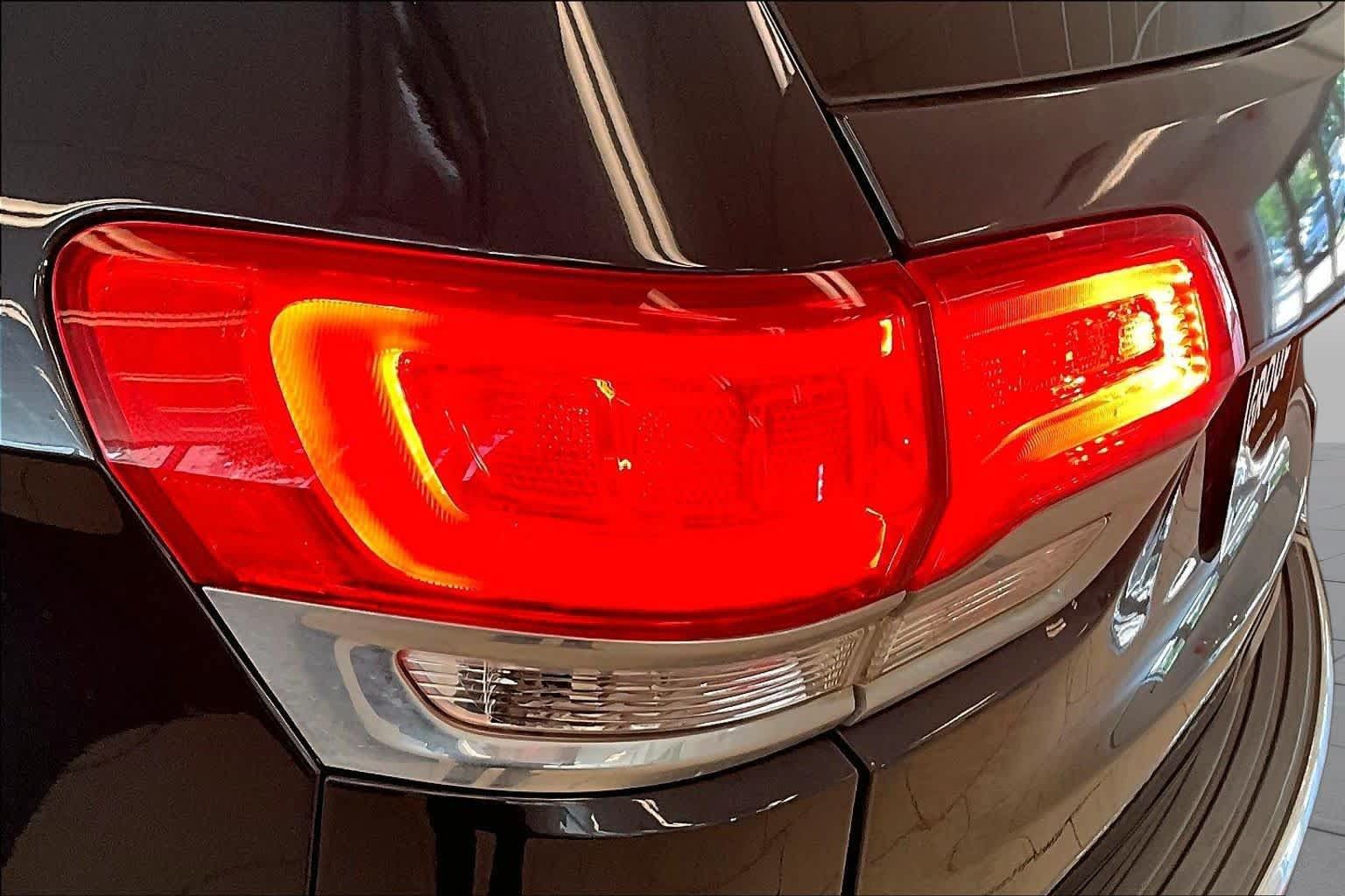 Used 2015 Jeep Grand Cherokee Overland RWD image 26