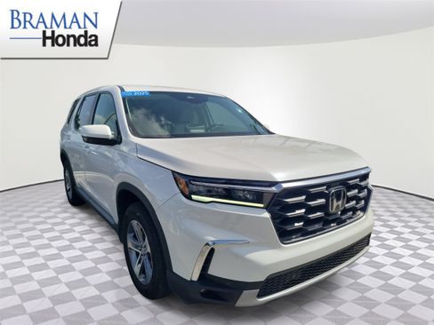 Certified 2025 Honda Pilot EX-L image 2