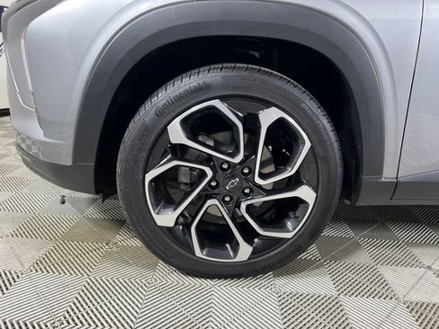 Used 2025 Chevrolet Trax RS w/ Sunroof Package FWD image 24