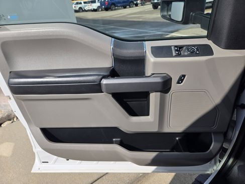 Used 2017 Ford F550 2WD Regular Cab Super Duty w/ XLT Value Package image 19