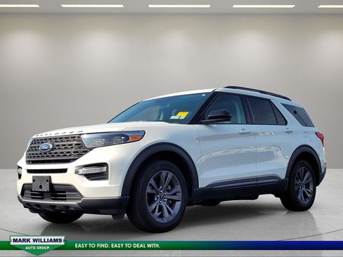 Used 2022 Ford Explorer XLT w/ Equipment Group 202A AWD/4WD image 8