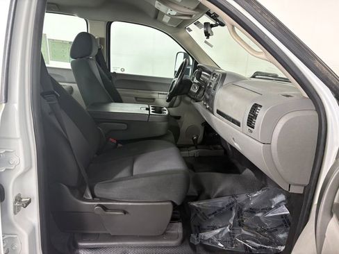 Used 2013 Chevrolet Silverado 3500 W/T image 31