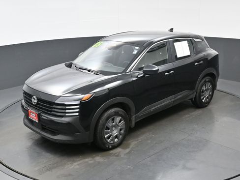 Used 2025 Nissan Kicks S image 32