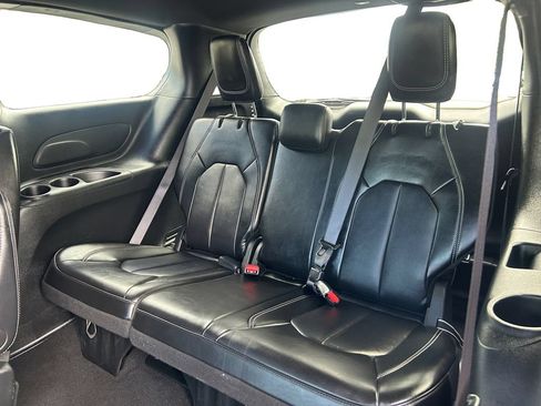 Used 2025 Chrysler Pacifica Select FWD image 16