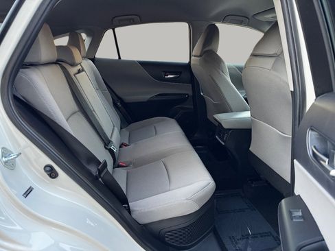 Used 2021 Toyota Venza LE image 18