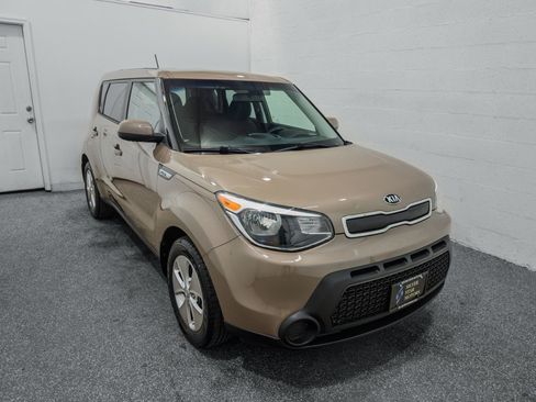 Used 2014 Kia Soul FWD image 2