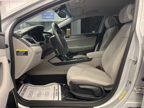 Used 2016 Hyundai Sonata SE w/ Cargo Package image 10