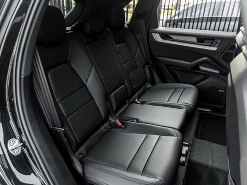 Certified 2025 Porsche Cayenne image 35