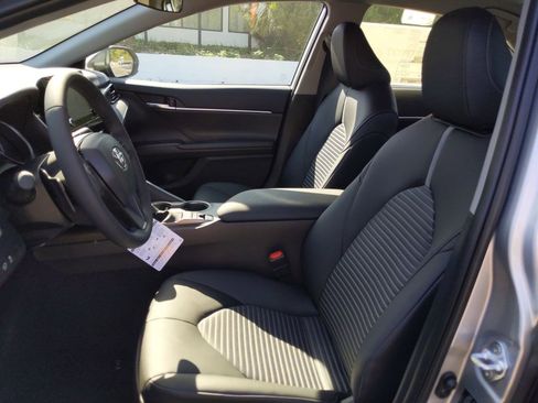 Used 2021 Toyota Camry SE image 16