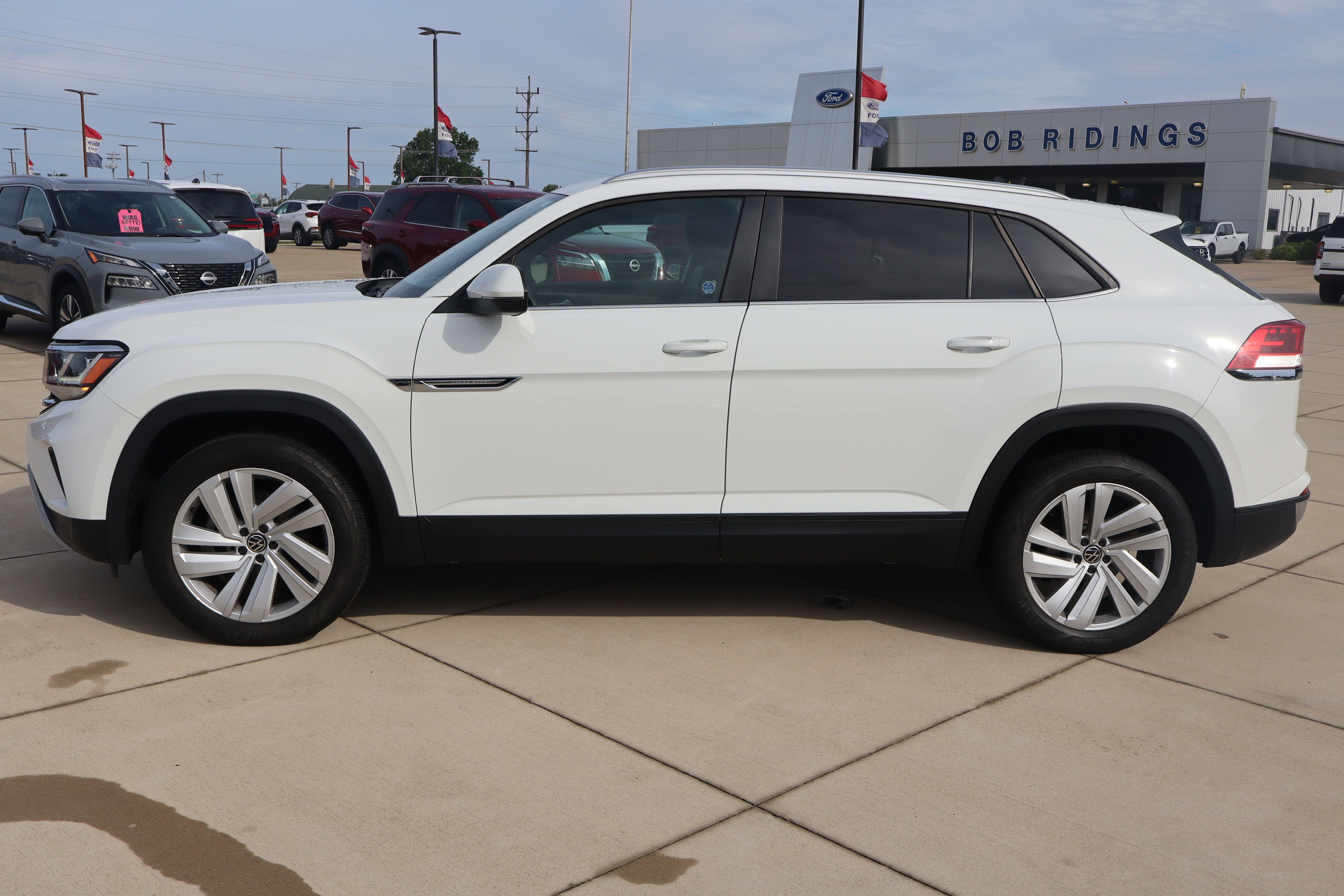 Used 2023 Volkswagen Atlas Cross Sport SE FWD image 9
