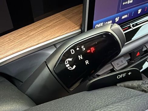 New 2026 Volkswagen Tiguan SEL R-Line image 18