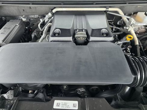 Used 2025 Chevrolet Colorado ZR2 w/ Technology Package AWD/4WD image 26