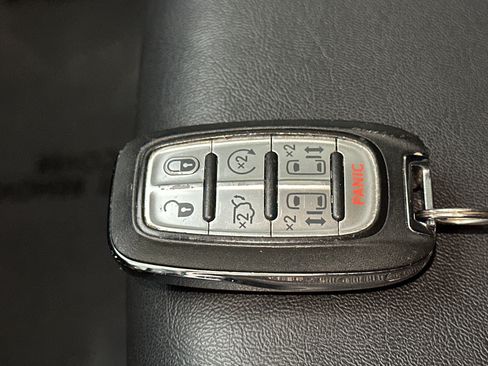 Used 2025 Chrysler Pacifica Select FWD image 40