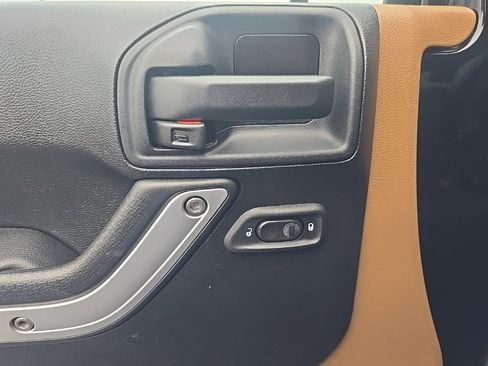 Used 2014 Jeep Wrangler Unlimited Sahara w/ Connectivity Group image 12