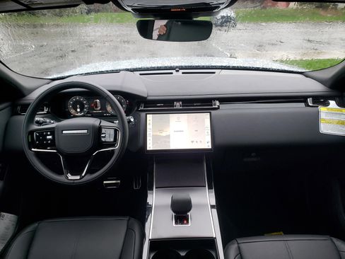New 2026 Land Rover Range Rover Velar Dynamic SE image 13